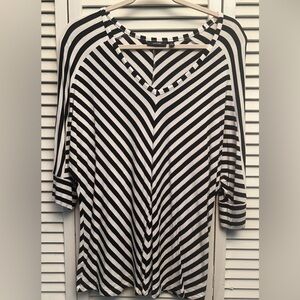 Apt. 9 Black and White Chevron Long Sleeve Top